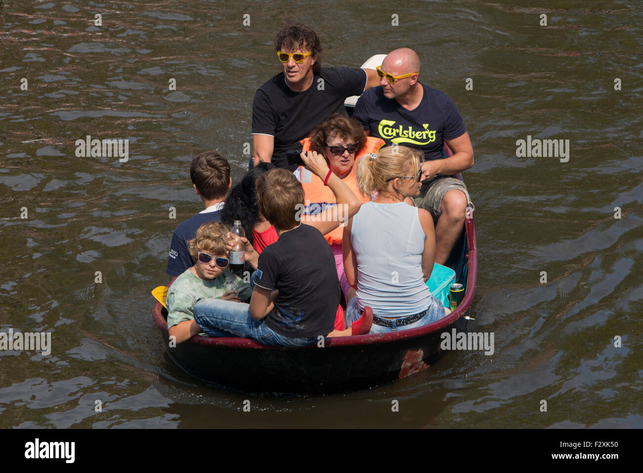 PIEREMACHOCHEL fête de l'eau à Amsterdam est un self-made concours d'objets flottants Banque D'Images