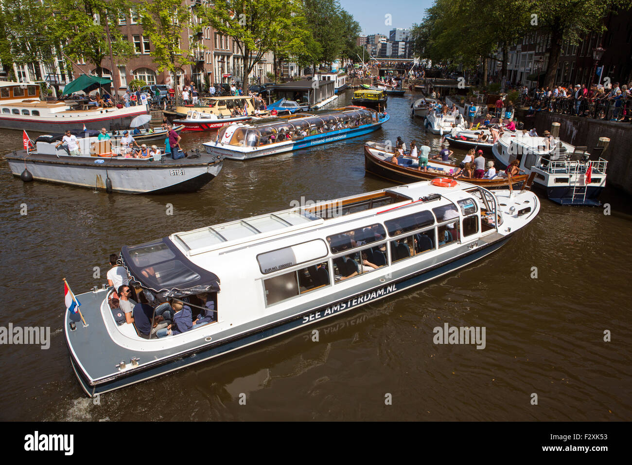 Bateau à Amsterdam Banque D'Images