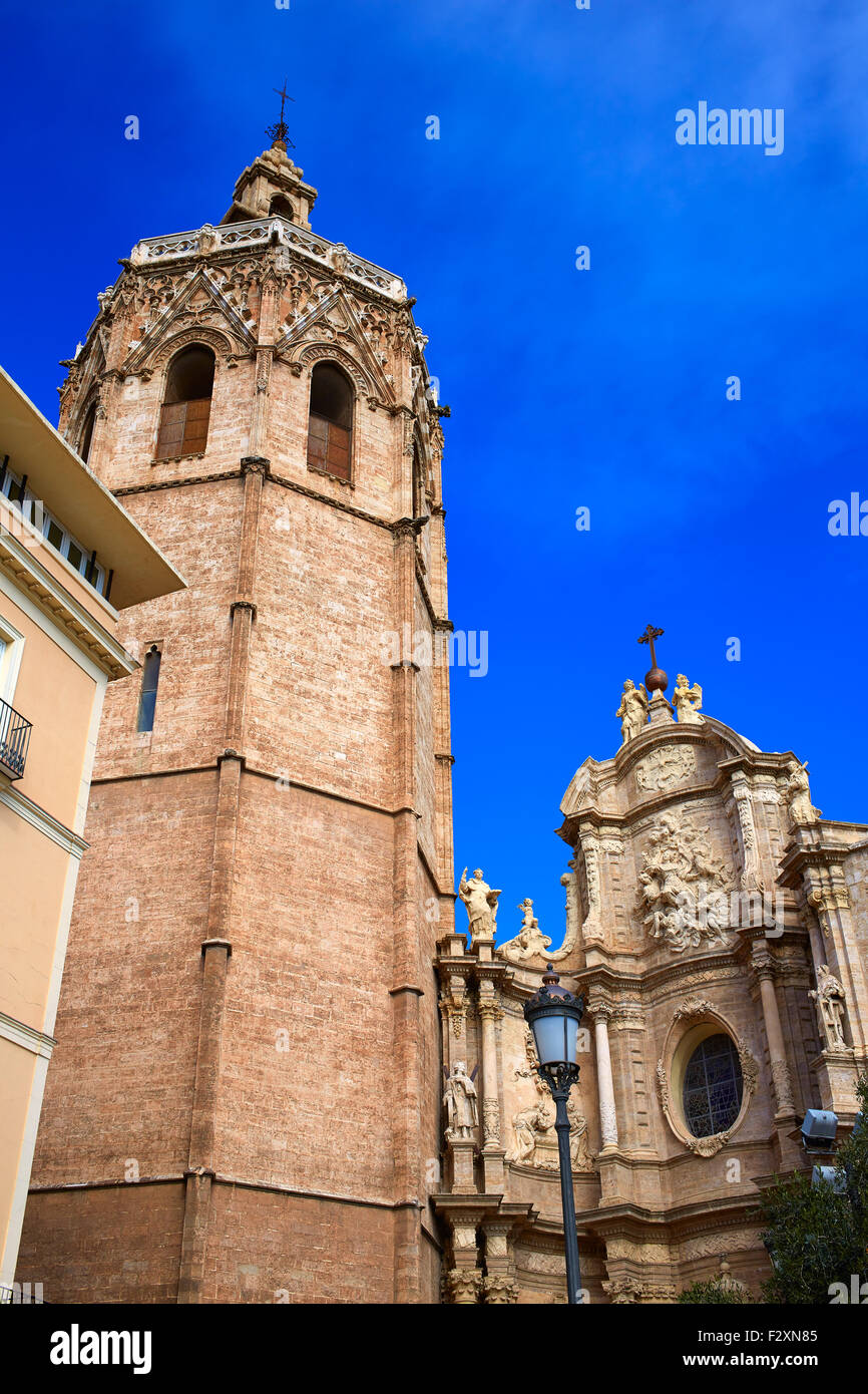 El Micalet Miguelete Valence en Reina et cathédrale de l'église Banque D'Images