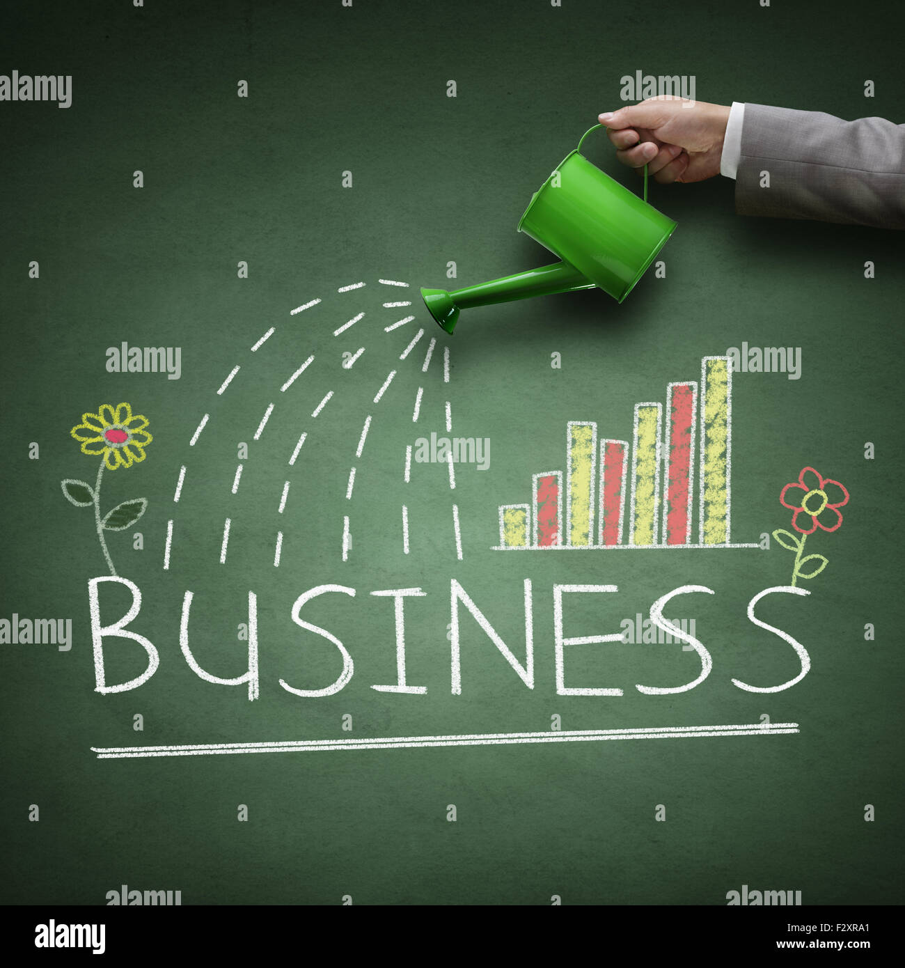 Arrosoir et word business dessiné sur un tableau noir concept pour la croissance des entreprises, l'investissement, d'épargne et de faire de l'argent Banque D'Images