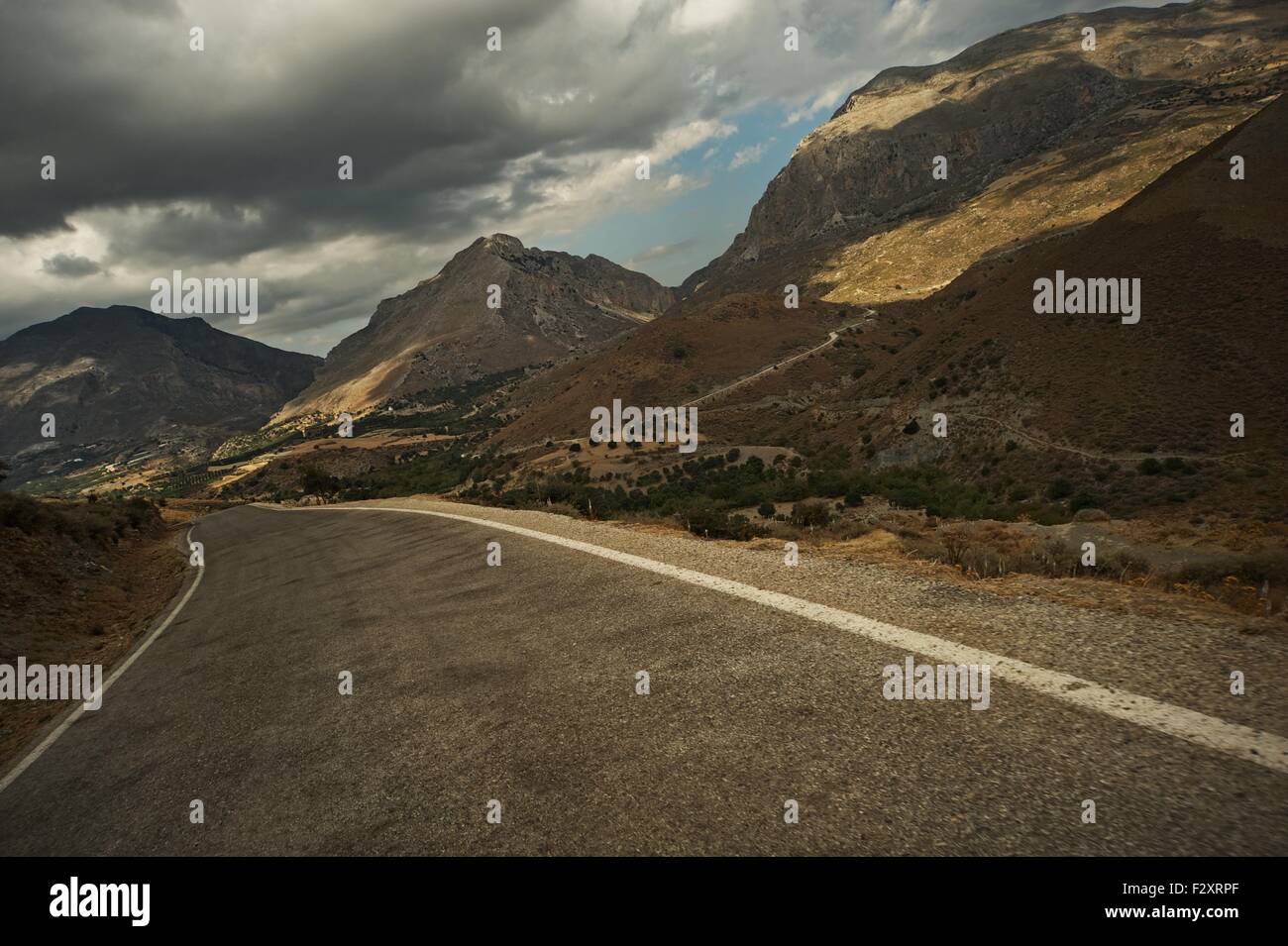 Dans les montagnes de la route Banque D'Images