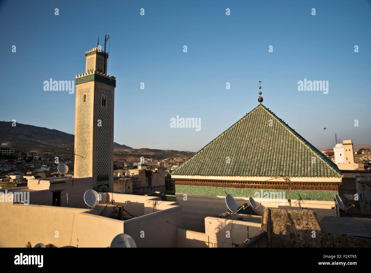Avis de Moulay Hassan II mosquée et mausolée, Fès, Maroc Banque D'Images