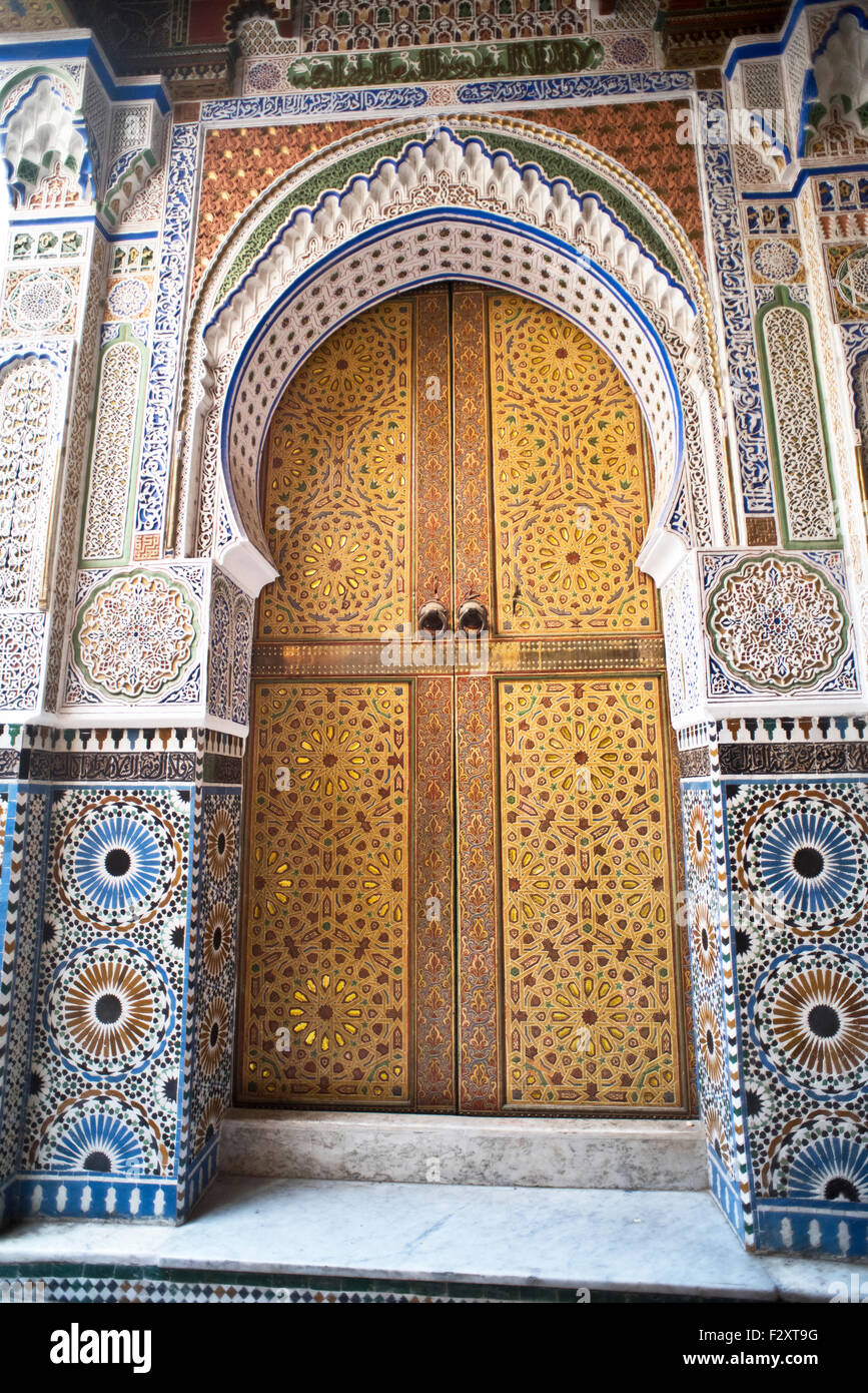 Porte du Mausolée Moulay Hassan II, Fès, Maroc Banque D'Images