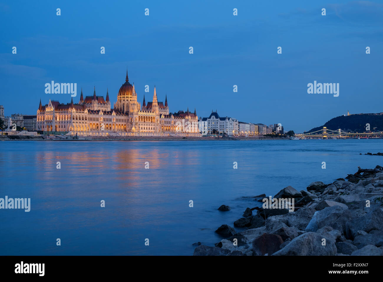 Le Parlement hongrois building at night, Budapest, Hongrie Banque D'Images