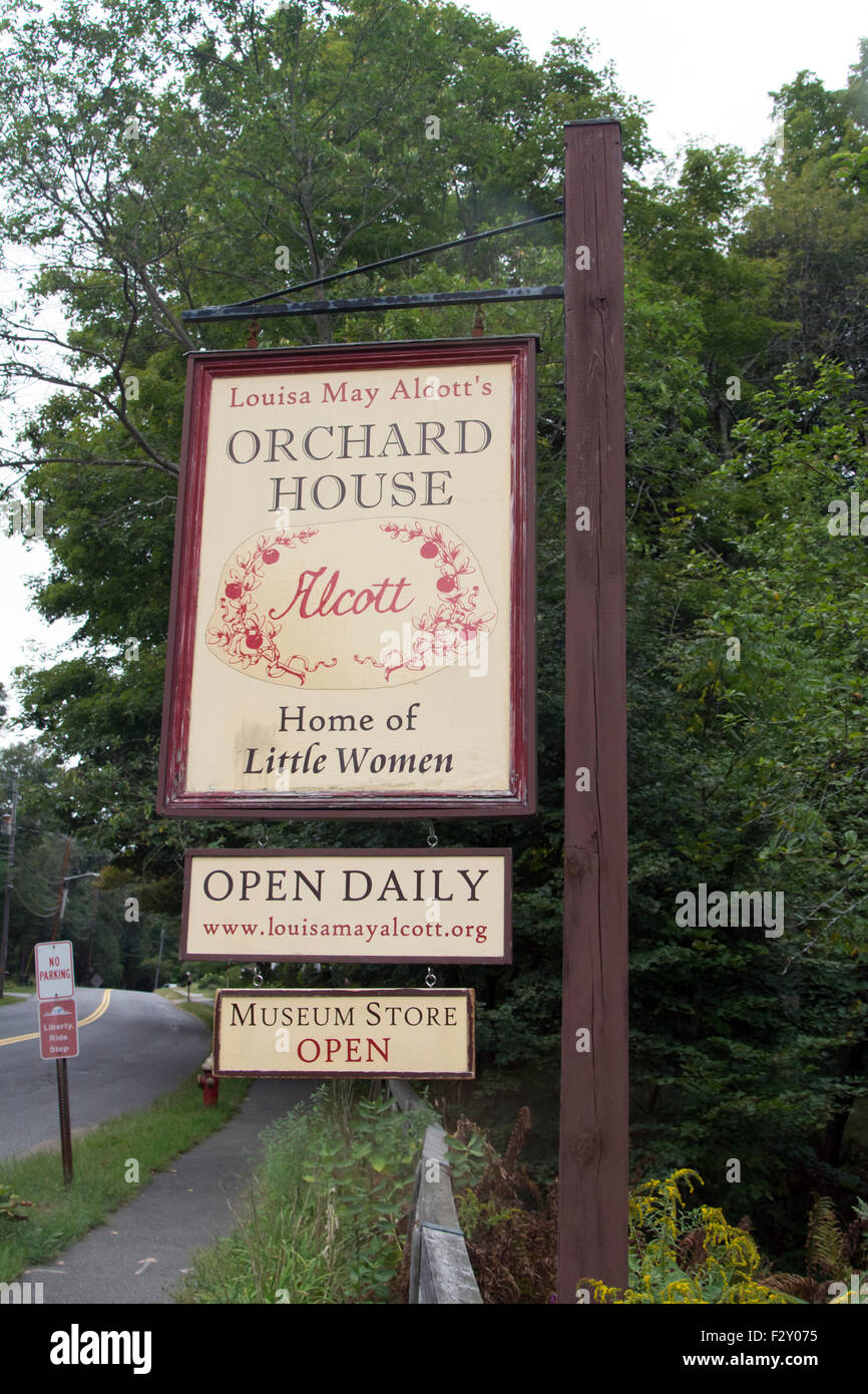 Signe pour Orchard House Road, Lexington, Concord, Massachusetts. Accueil de Louisa May Alcott. Banque D'Images
