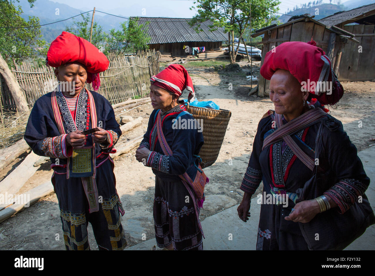 'Tribu Hmong ethniques Dzao Rouge' dans le nord du Vietnam. Banque D'Images