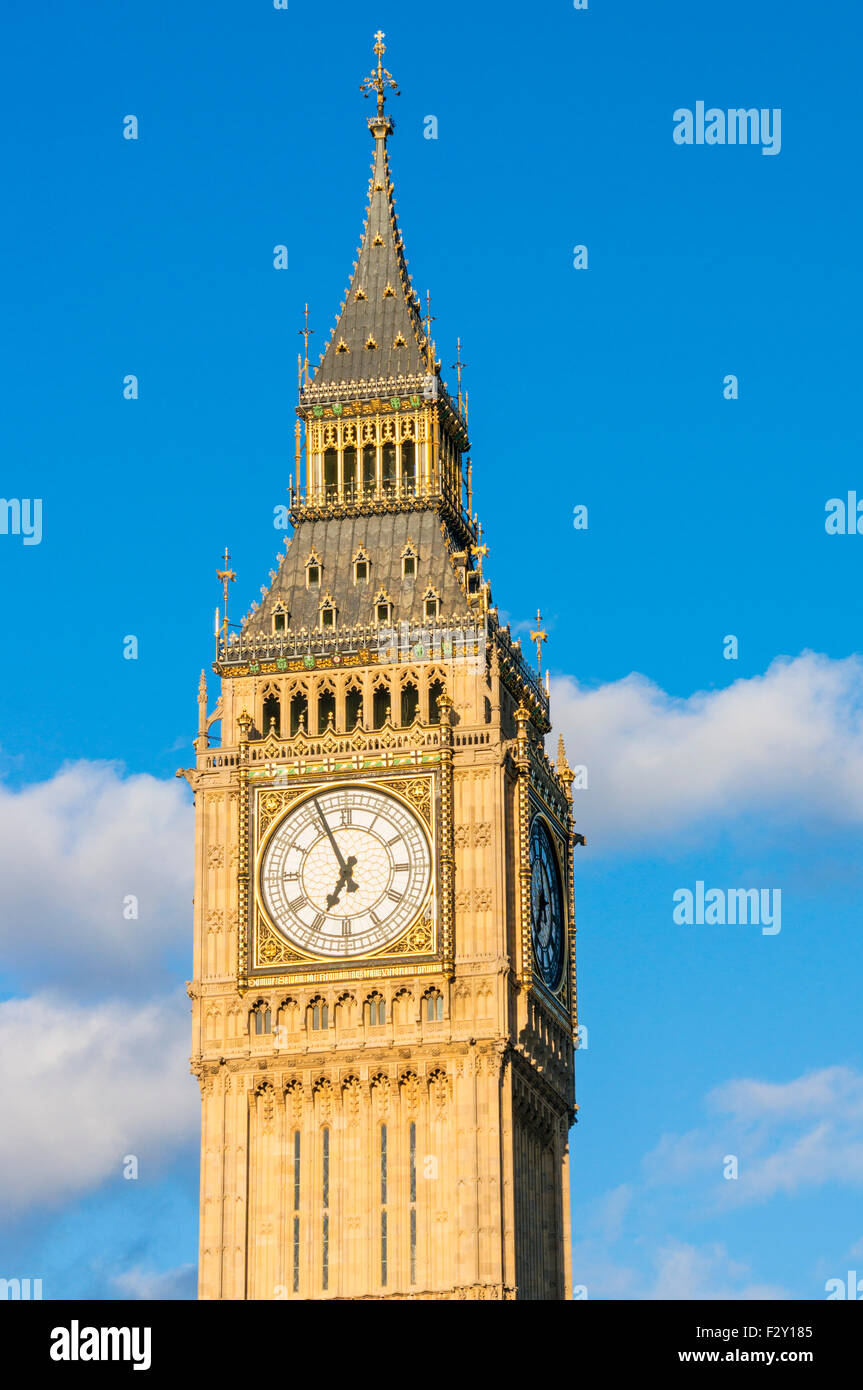 Big Ben tour de l'horloge au-dessus du Palais de Westminster et des chambres du Parlement Ville de London England UK GB EU Europe Banque D'Images