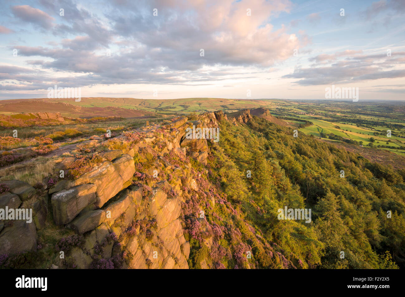Les blattes et Hen Cloud, parc national de Peak District, Staffordshire UK Banque D'Images