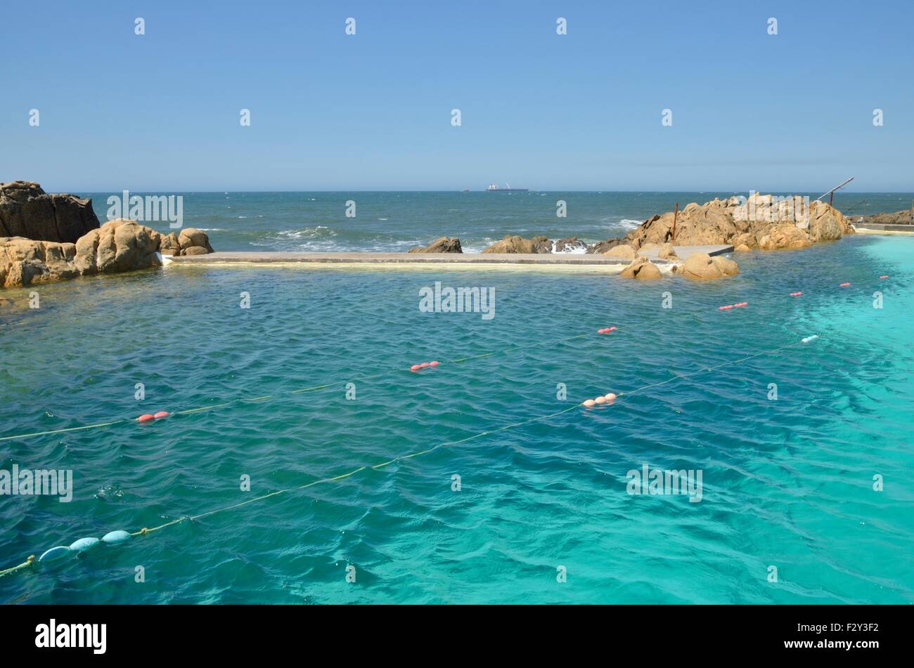 Piscine Naturelle Sur La Plage De Lea Da Palmeira Qui Est