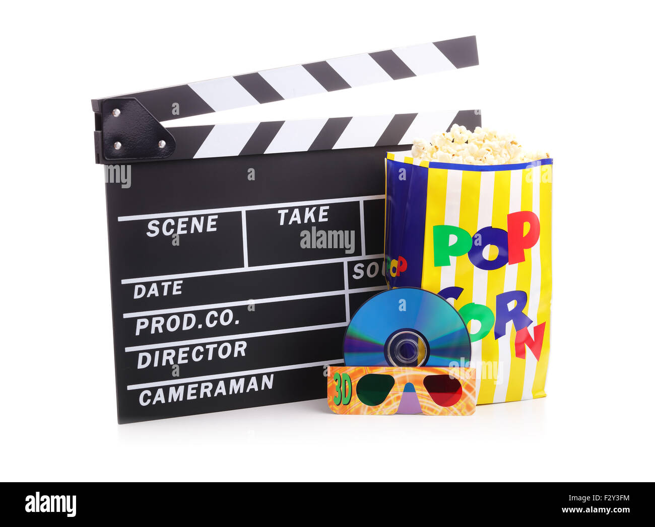 Movie clapper board, boîte de pop-corn et un DVD avec des lunettes 3D Banque D'Images
