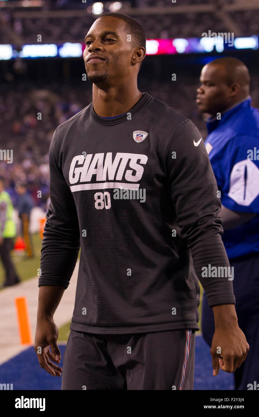 Le 24 septembre 2015, les Giants de New York le receveur Victor Cruz (80) observe qu'il marche hors du terrain à la suite de la NFL match entre les Redskins de Washington et les Giants de New York au Stade MetLife à East Rutherford, New Jersey. Les Giants de New York a gagné 32-21. Christopher Szagola/CSM Banque D'Images