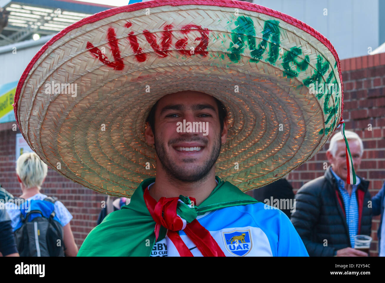 Gloucester, Royaume-Uni. 25 Septembre, 2015. Fan de rugby de Géorgie profitant de l'atmosphère d'avant match à l'extérieur avant de Kingsholm kick off '25 Septembre 2015' Credit : PixBytes/Alamy Live News Banque D'Images