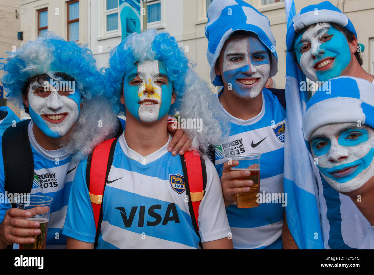 Gloucester, Royaume-Uni. 25 Septembre, 2015. L'Argentine rugby fans appréciant l'atmosphère à l'extérieur d'avant-match avant le coup d'Kingsholm '25 Septembre 2015' Credit : PixBytes/Alamy Live News Banque D'Images