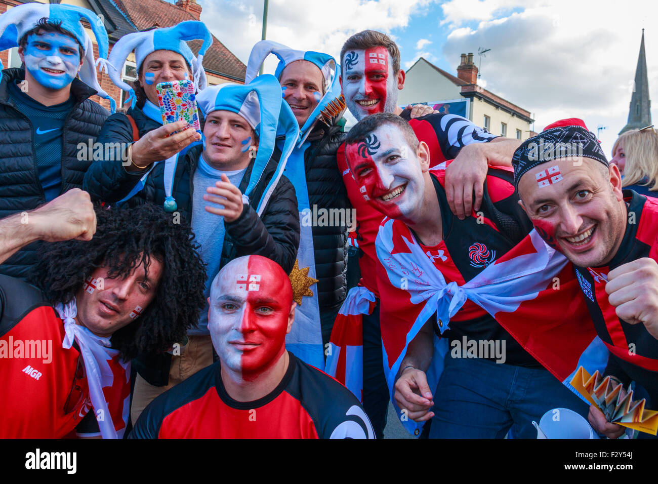 Gloucester, Royaume-Uni. 25 Septembre, 2015. L'Argentine et la Géorgie fans appréciant l'atmosphère à l'extérieur d'avant-match avant le coup d'Kingsholm Crédit : PixBytes/Alamy Live News Banque D'Images