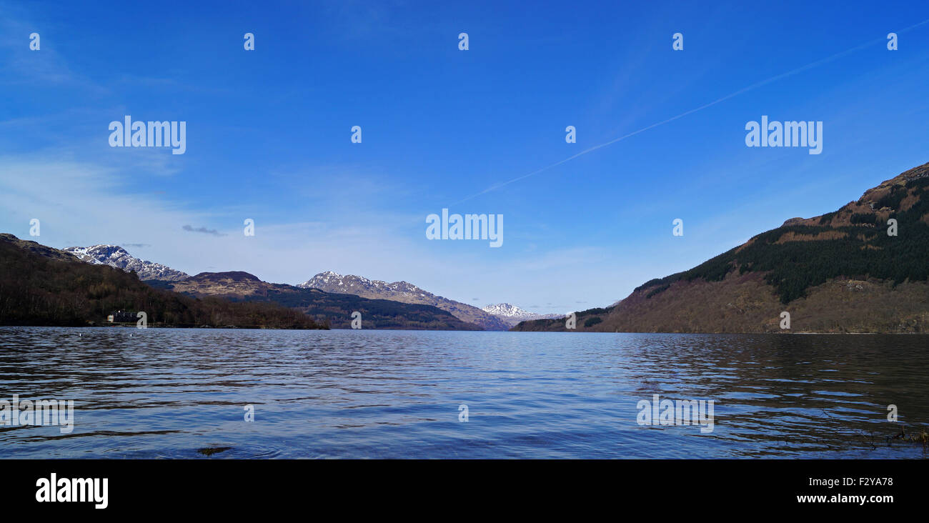 Le Loch Lomond Paysage Ecosse Bleu Ciel Banque D'Images