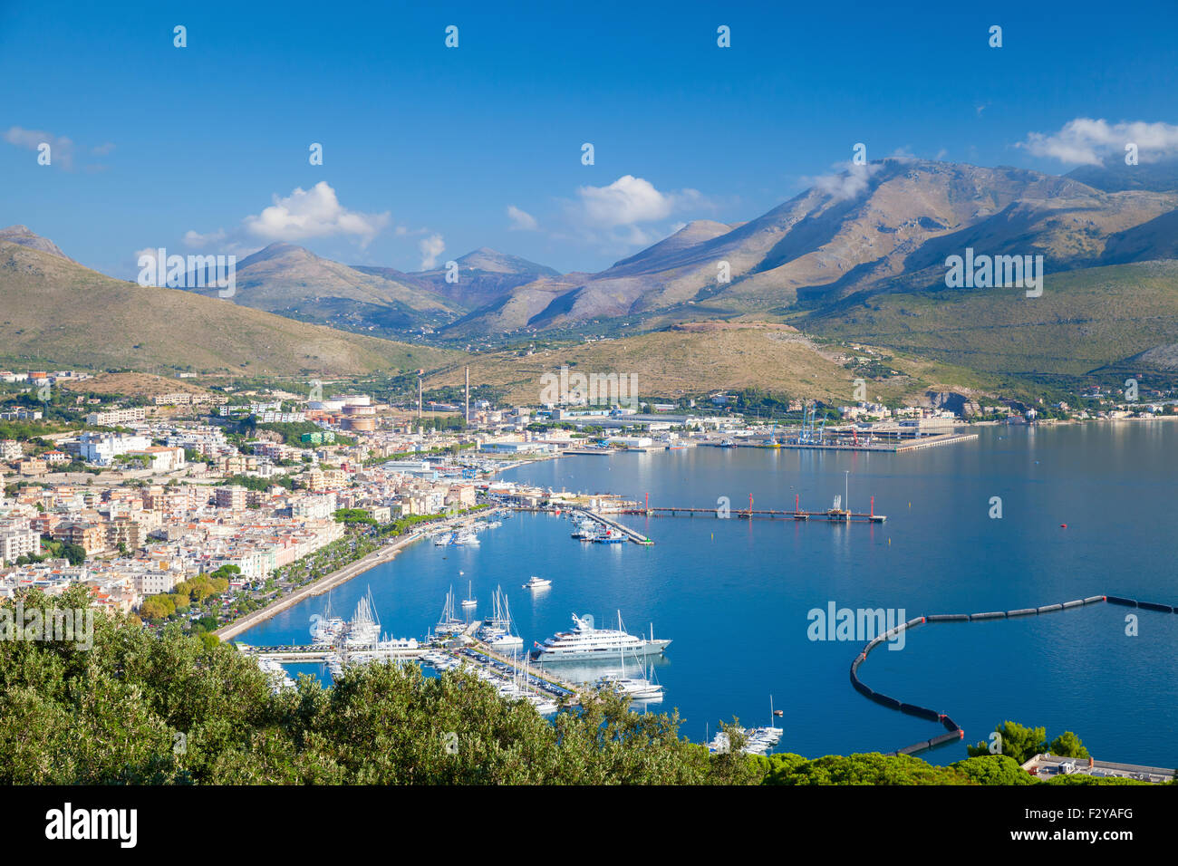 Baie de Gaeta, Italie. Paysage matin d'été Banque D'Images