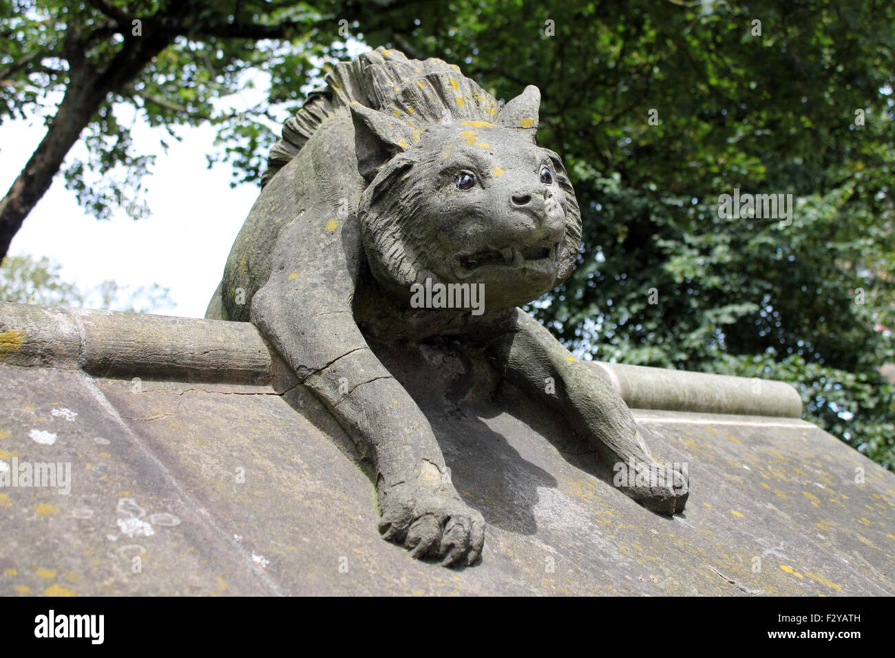 Hyène sur le mur des animaux, du château de Cardiff, Cardiff, Pays de Galles, Royaume-Uni Banque D'Images