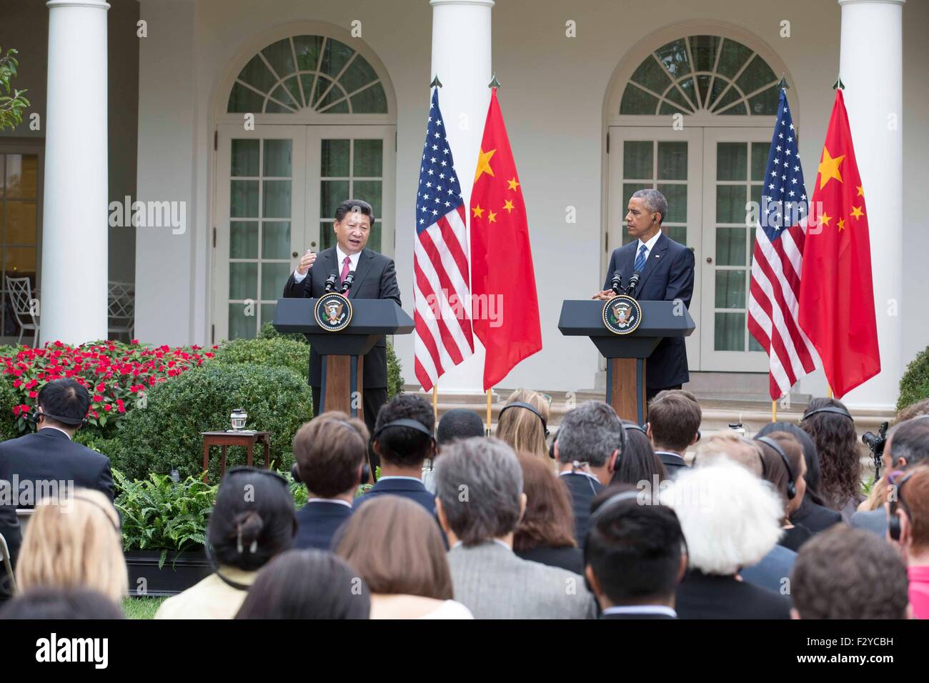Washington, DC, USA. 25 Septembre, 2015. Le président chinois Xi Jinping (L) et le président américain Barack Obama rencontrera la presse à l'issue de leurs entretiens à Washington, DC, États-Unis, le 25 septembre 2015. © Huang Jingwen/Xinhua/Alamy Live News Banque D'Images