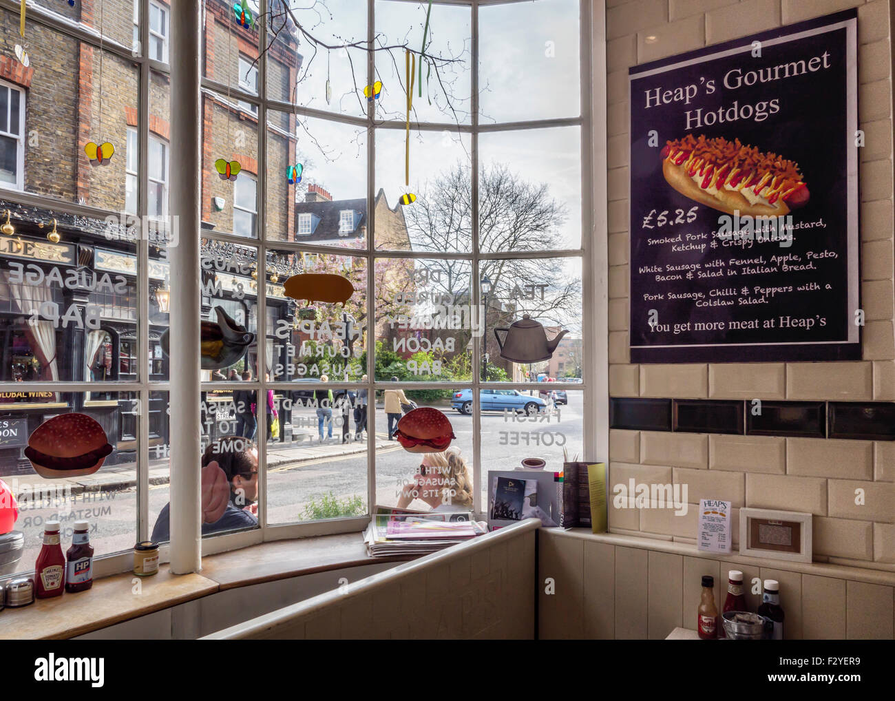 Greenwich, London - Heap's Gourmet hot-dogs, luxe restauration rapide vente  à emporter & diner interior Photo Stock - Alamy