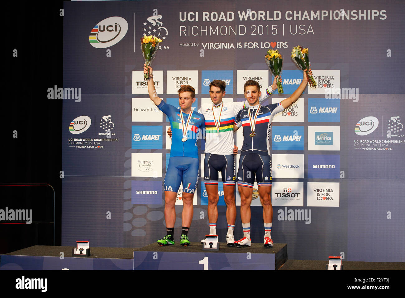 RICHMOND (Virginie), 25 sept., 2015. Les gagnants du Championnat du Monde de Cyclisme sur Route Course sur route de moins de 23 ans Hommes apparaissent à la Richmond Convention Center : 1ère, Kevin Ledanois (France) ; 2ème, Simone Consonni (Italie) ; 3ème, Anthony Turgis (France). Credit : Ironstring/Alamy Live News Banque D'Images