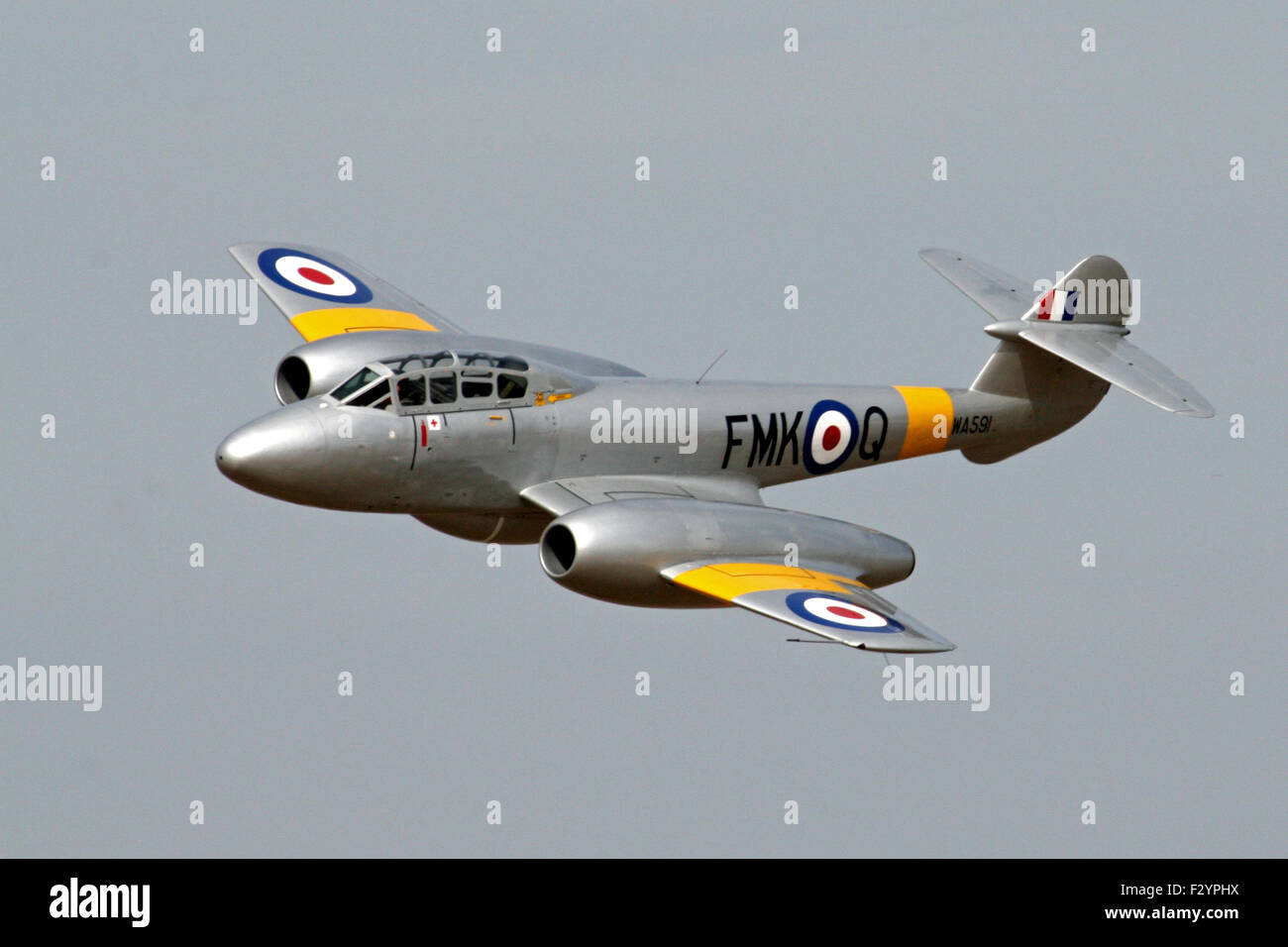 L'image de fichier : 9 Septembre, 2015. Le monde plus vieux avions pilotables T un Gloster Meteor Mk 7 G-BWMF/WA591/C/N G5/356460 qui fut construit en 1949, et a effectué plus de 1725 heures est proposé à la vente par les Forces aériennes classiques de Coventry, l'avion d'entraînement à deux places a été utilisé par la RAF et a finalement été retiré et utilisé comme un gardien de la porte au sud de Woodvale RAF sur Southport Merseyside à partir de 1966, avant qu'elle a été acquise par le vol Meteor en 1995 qui a commencé son restauré à état de vol. Crédit : David Billinge/Alamy Live News Banque D'Images