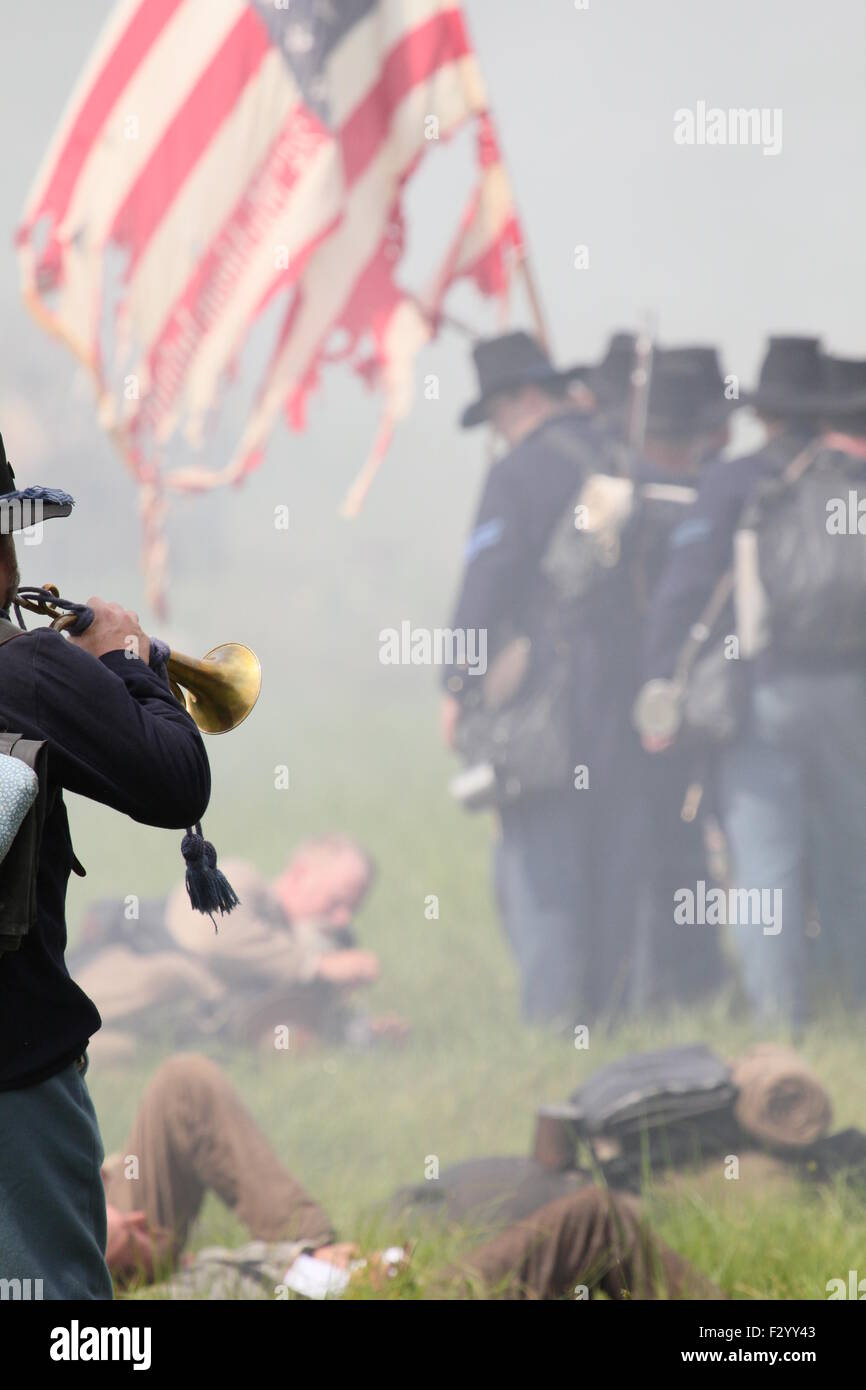 Guerre civile reenactor confédéré blessé allongé en face de l'article Union Européenne reenactors à l'anniversaire de la 150e bataille de Ge Banque D'Images