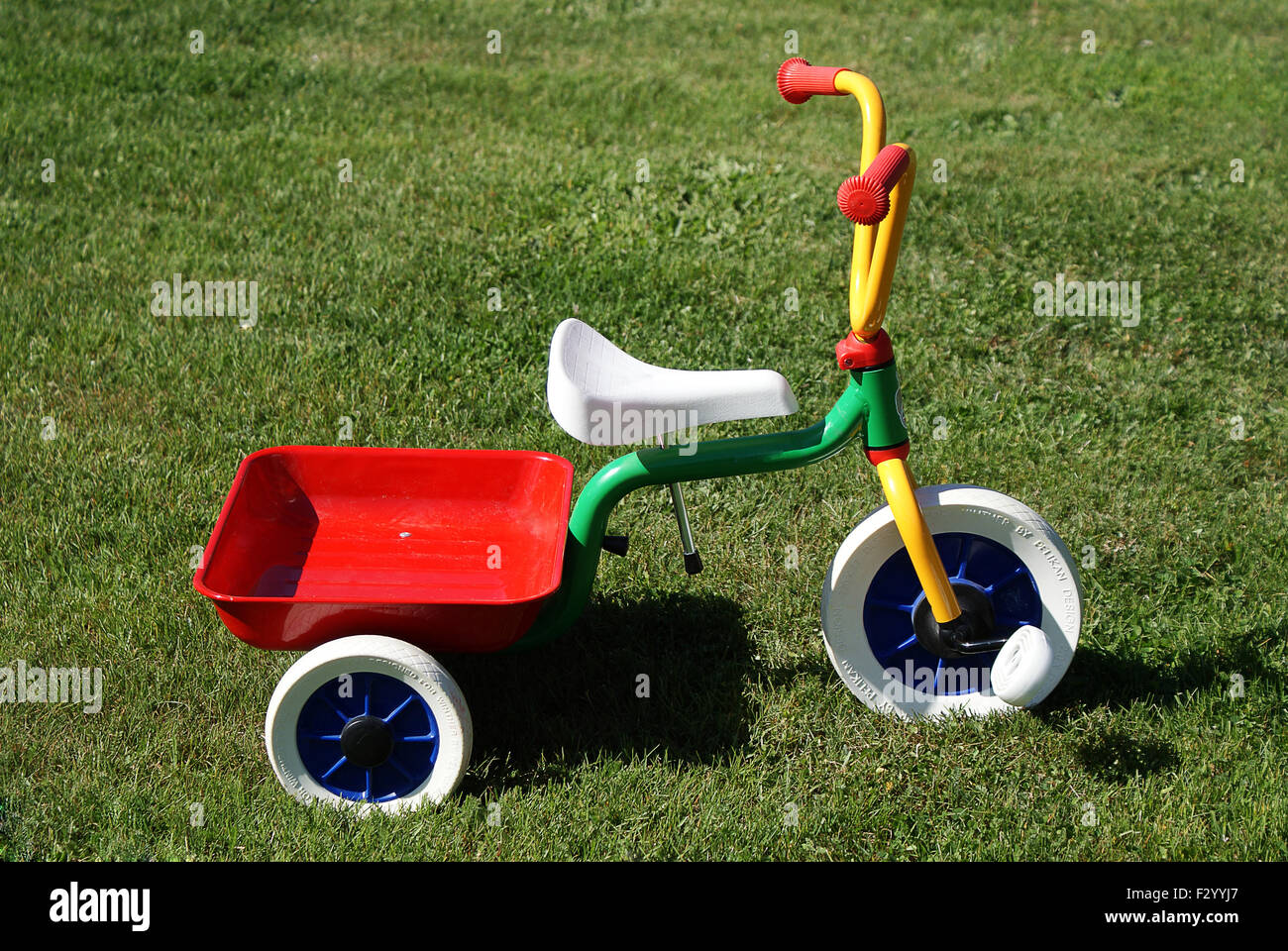 Trois roues pour enfants vélo coloré Banque D'Images