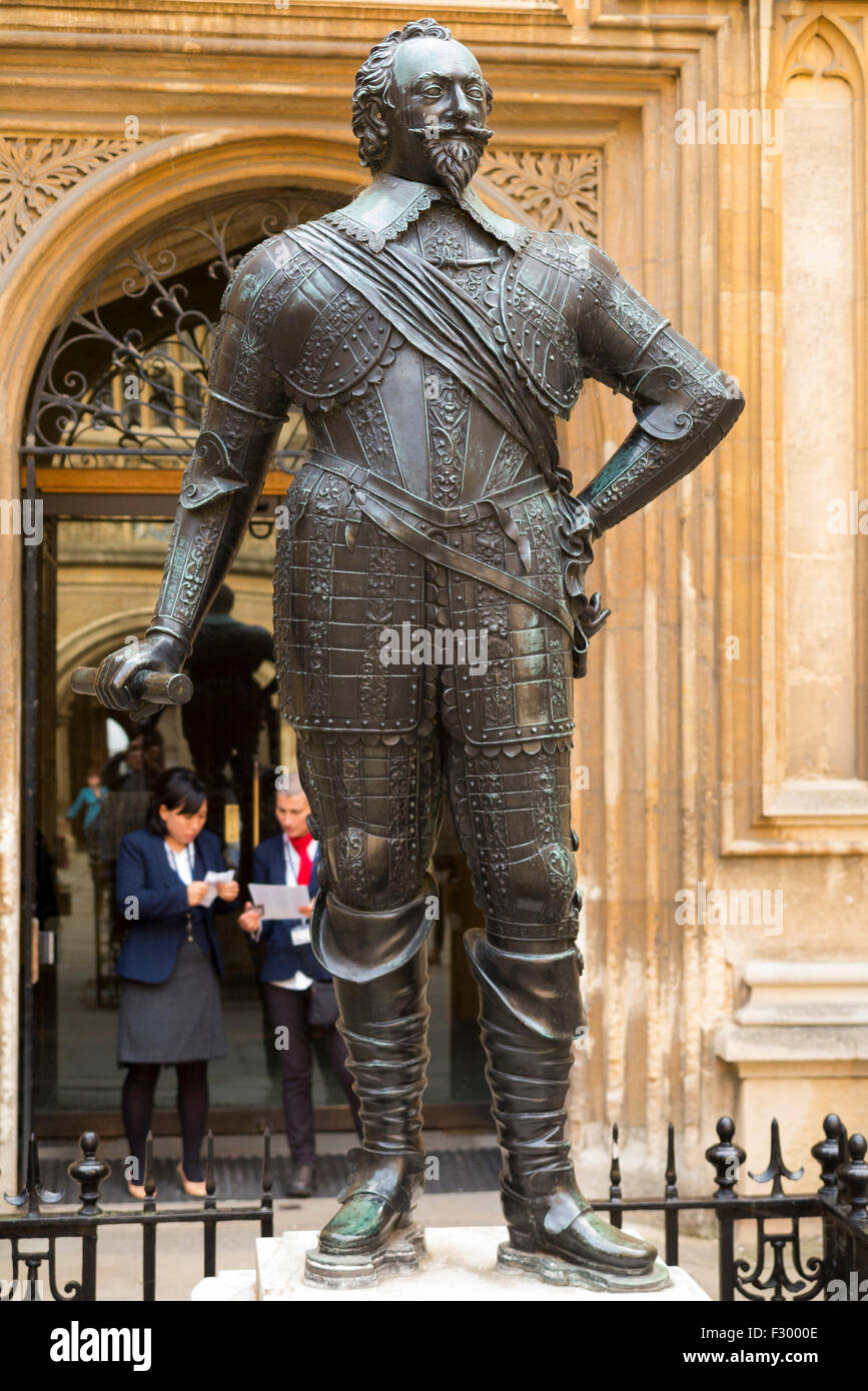 Statue de la très honorable, le 3e comte de Pembroke, KG, PC - William Herbert - à la Bodleian Library, Oxford. UK. Banque D'Images