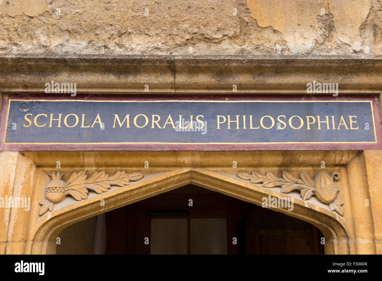 Ancienne école porte de Quadrangle Schola Moralis (École de la philosophie morale) à la Bodleian Library. L'Université d'Oxford. UK Banque D'Images