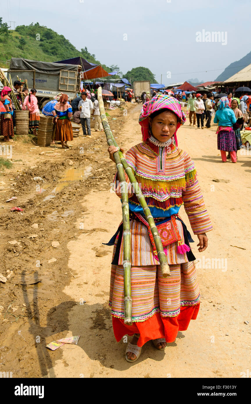 Femme au marché SAPA, Vietnam Banque D'Images