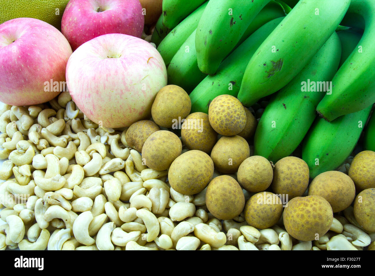 Fruits mélangés, pomme, banane, longan, cajou, pomelo Banque D'Images