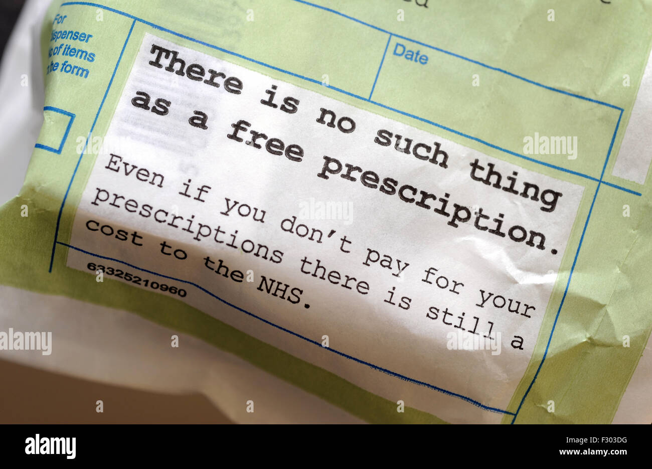 MESSAGE SUR UK NHS PAQUET D'ORDONNANCE Coûts RE GRATUITEMENT DES MÉDICAMENTS COMPRIMÉS MÉDECINS ÂGÉS MALADIE CHIRURGIE GP NATIONAL HEALTH SERVICE UK Banque D'Images