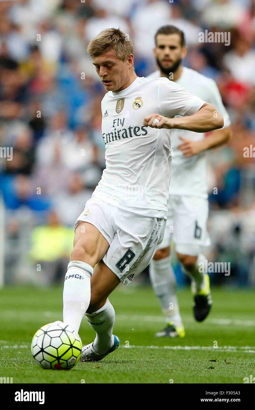 Madrid, Espagne. 26 Sep, 2015. Toni Kroos (8) Real Madrid au cours de la match de football de la Liga entre le Real Madrid et Malaga CF au Santiago Bernabeu . Le jeu est terminé dans un 0-0 draw. © Plus Sport Action/Alamy Live News Banque D'Images