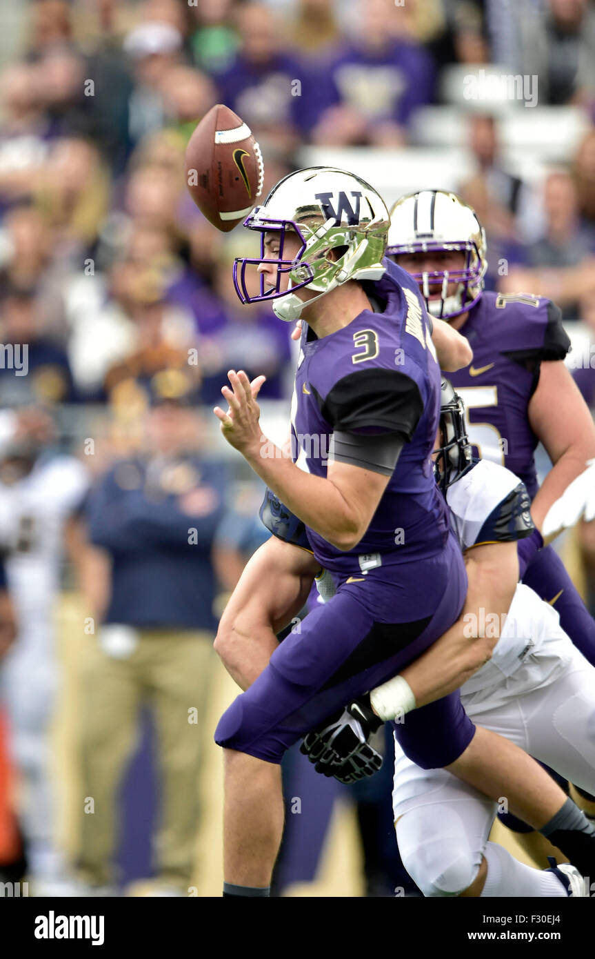 Le 26 septembre, 2015.Washington Huskies quarterback Jake Browning # 3 en action contre le California Golden Bears à Husky Stadium à Seattle, WA.Californie bat Washington 30 - 24.George Holland/Cal Sport Media. Banque D'Images