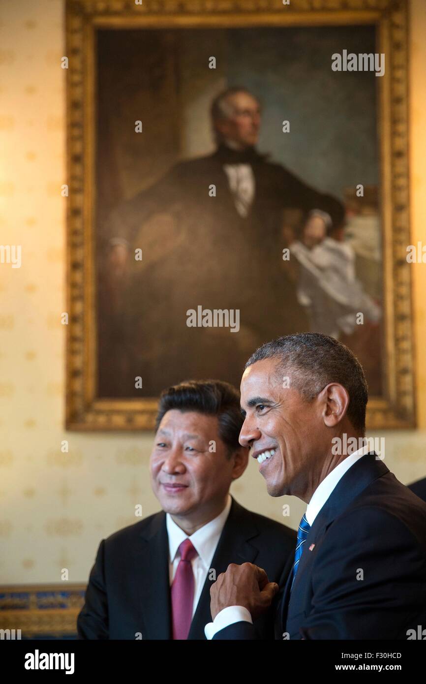 Washington DC, Etats-Unis. 25 Septembre, 2015. Le président américain Barack Obama et le président chinois Xi Jinping parler dans la salle Bleue à la Maison Blanche le 25 septembre 2015 à Washington, DC. Banque D'Images