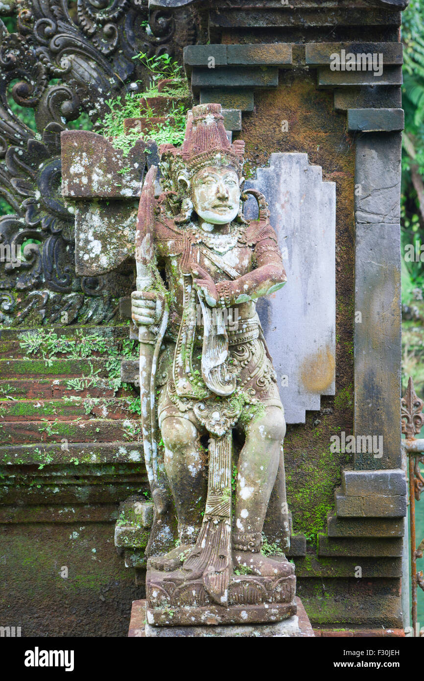 Statue en pierre patiné, Pura Gunung Kawi Sebatu temple, Bali, Indonésie Banque D'Images