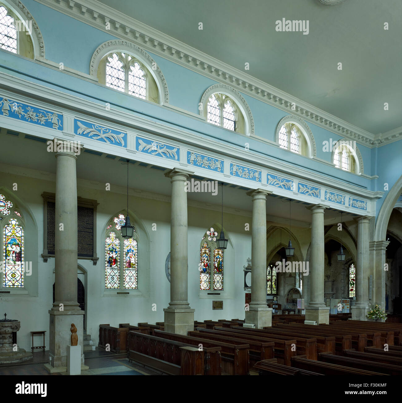 Faversham, Église de St Mary de la charité, dans le Kent. Intérieur nef Banque D'Images
