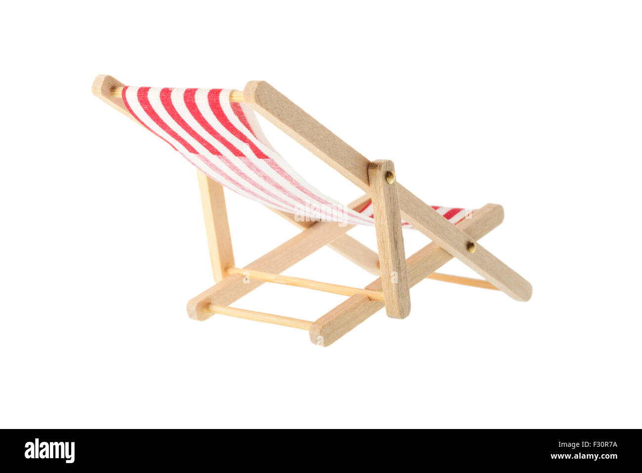 Objets isolés : red striped chaise longue, isolé sur fond blanc Banque D'Images
