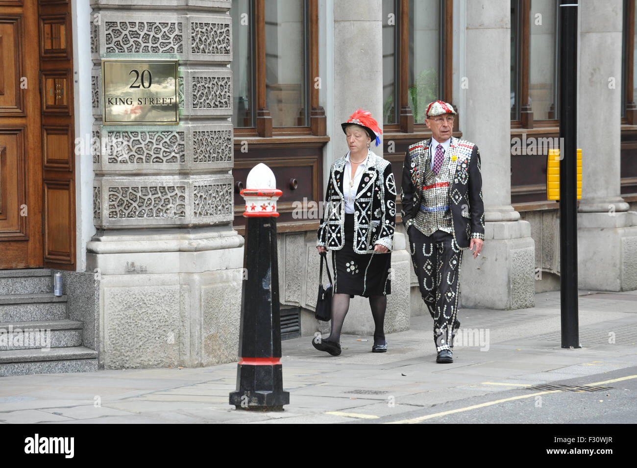 Pearly Kings and Queens Harvest Festival 2015 tenue à Guildhall Yard. Banque D'Images