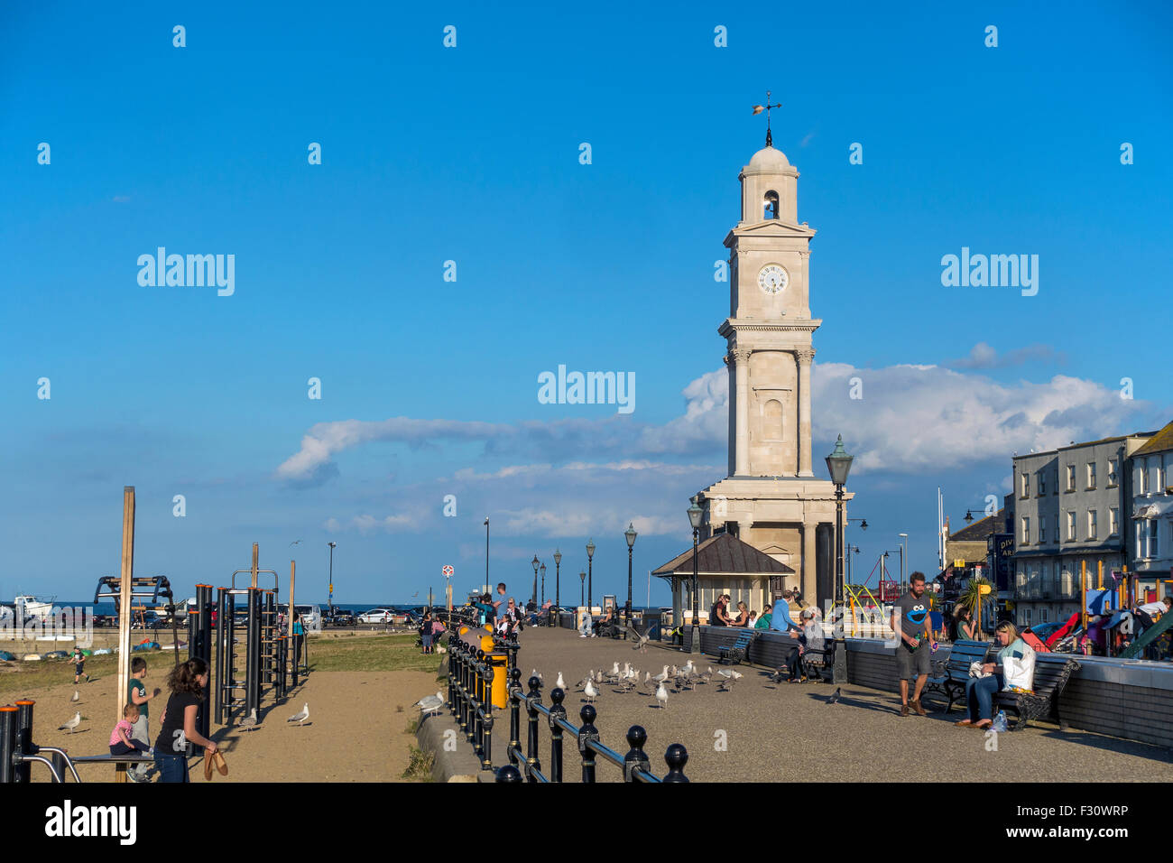 Herne Bay promenade du front de mer et la Tour de l'horloge le Kent Banque D'Images