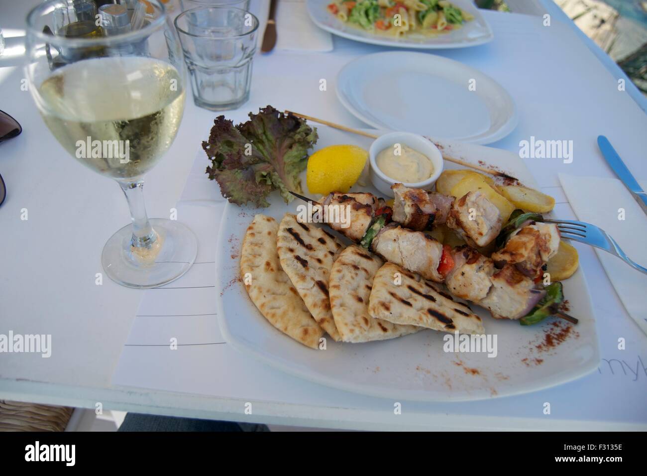 Souvlaki de poulet cuisine nourriture traditionnelle grecque Banque D'Images