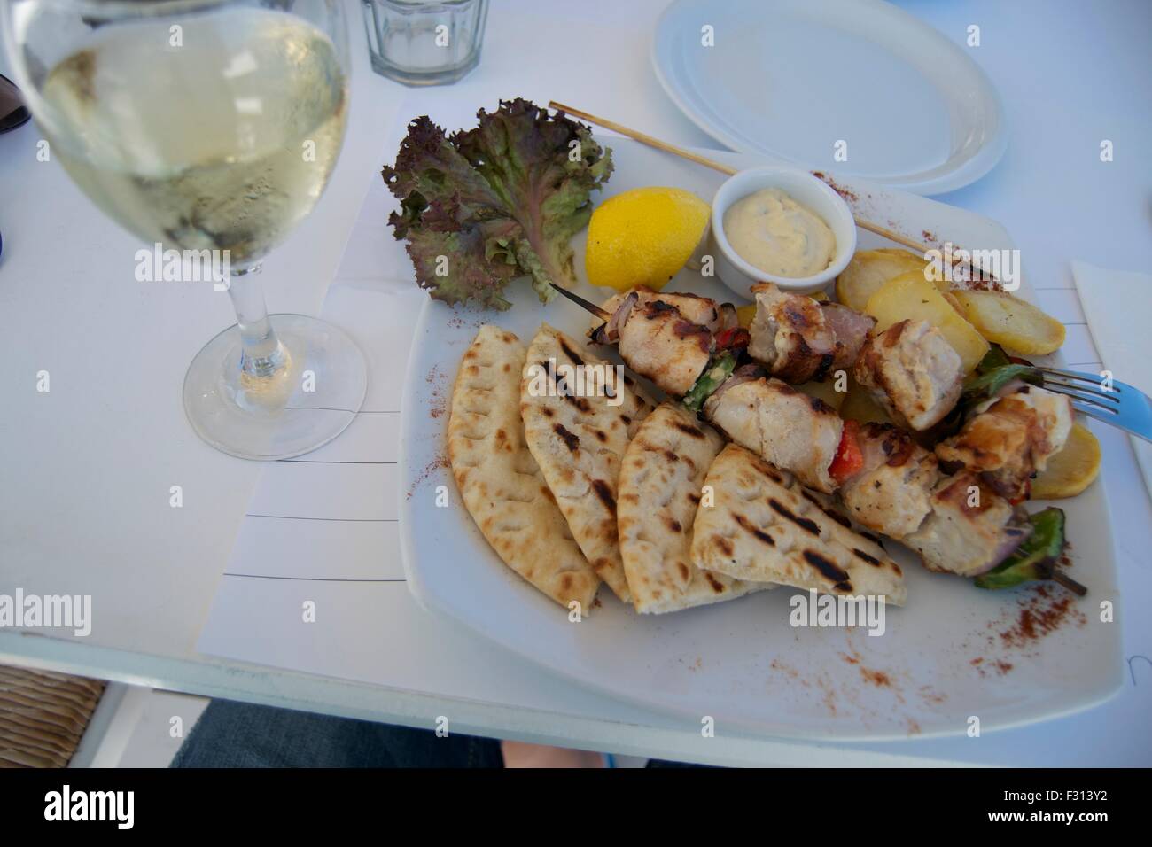 Souvlaki de poulet cuisine nourriture traditionnelle grecque Banque D'Images