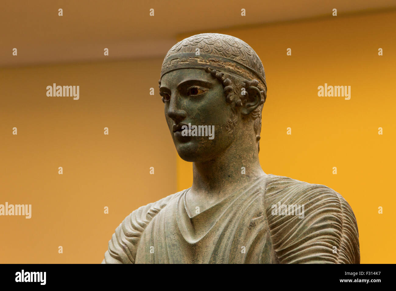 Le célèbre Aurige de Delphes, l'un des plus célèbres statues de l'antiquité. Banque D'Images