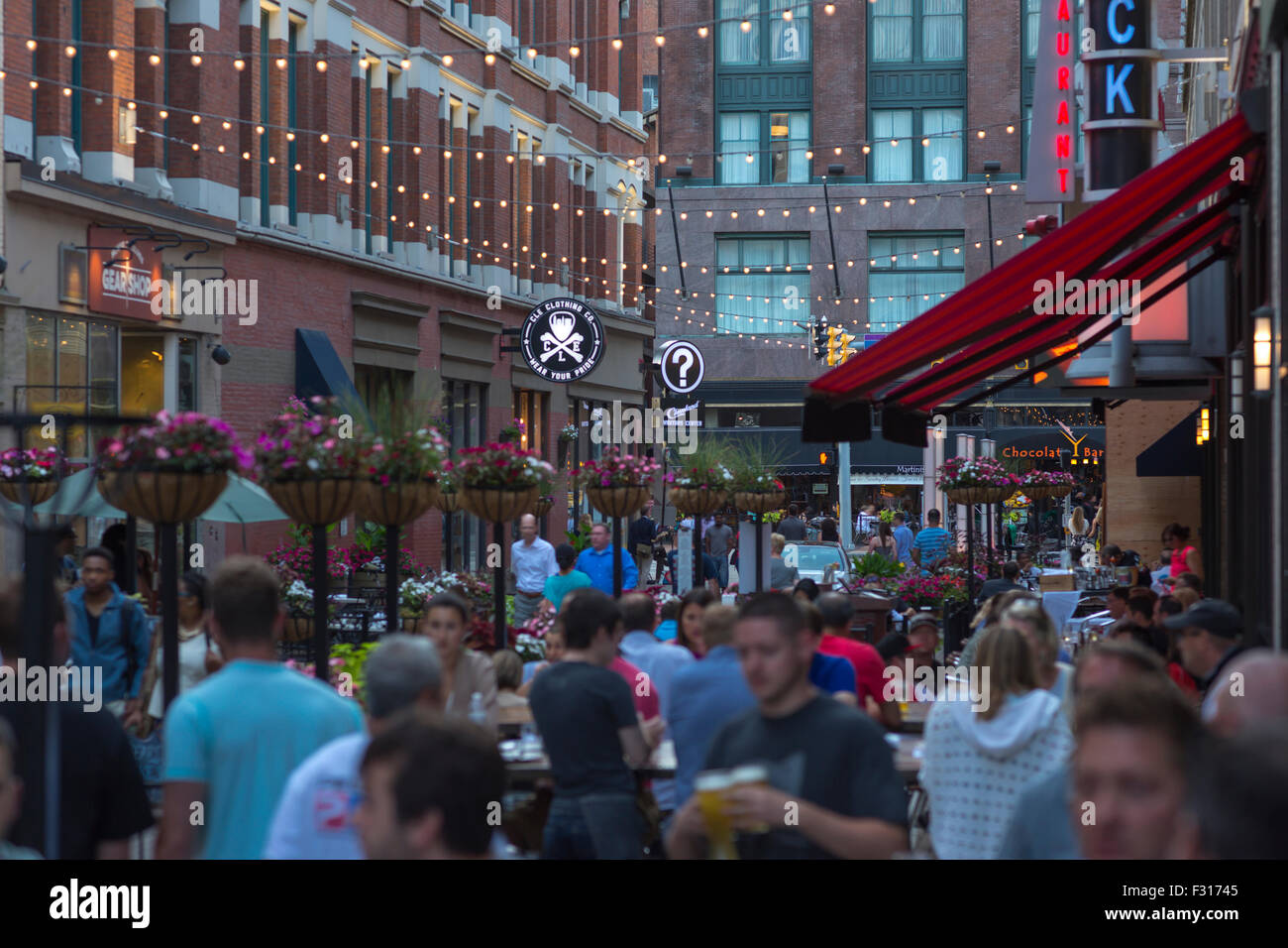 RESTAURANTS EN PLEIN AIR EAST FOURTH STREET DOWNTOWN CLEVELAND OHIO USA Banque D'Images