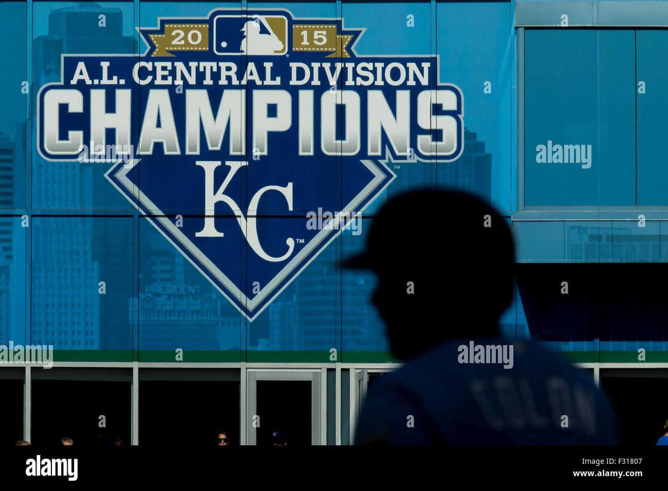 Kansas City, MO, USA. 27 Sep, 2015. Le championnat de la ligue américaine la signalisation est sur l'affichage dans le champ au cours de la MLB match entre les Indians de Cleveland et les Royals de Kansas City à Kauffman Stadium de Kansas City, MO. Kyle Rivas/CSM/Alamy Live News Banque D'Images