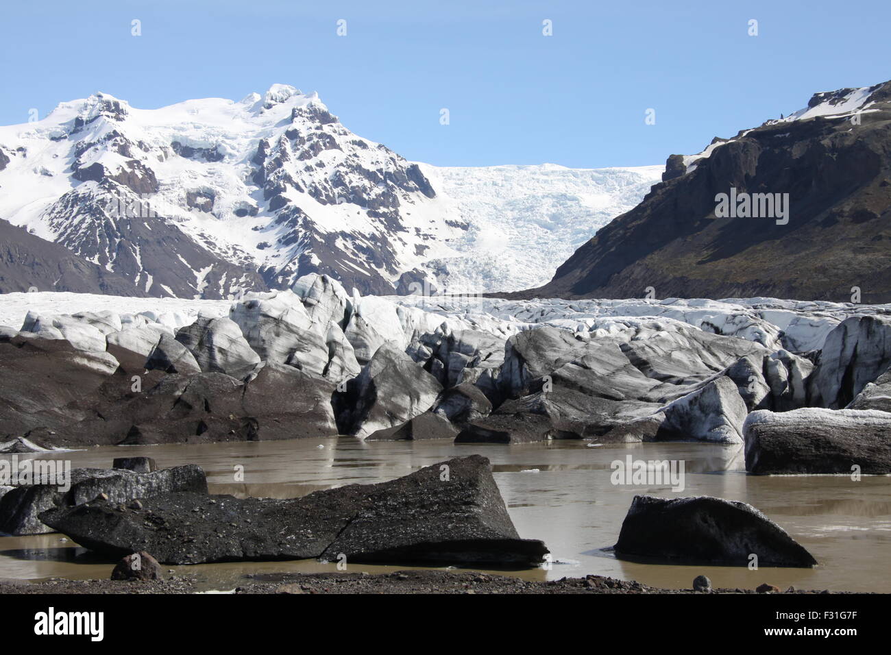 La fonte des glaciers de l'arm, Hvannadalshnúkur Öraefajökull volcan en Islande. Banque D'Images