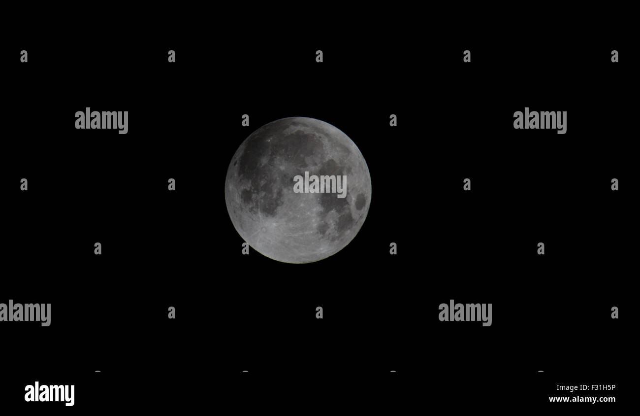 Éclipse lunaire sur Sheffield, South Yorkshire, Angleterre, Royaume-Uni Banque D'Images