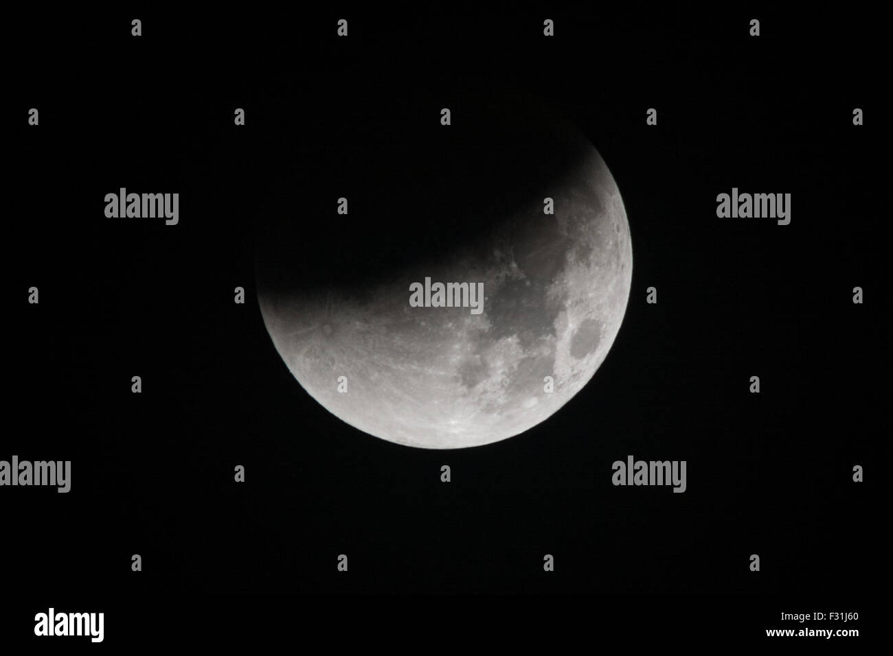 Marazion, Cornwall, UK. 28 septembre 2015. Éclipse totale de la lune, avec une lune rouge sang à la fin. crédit : Simon Maycock/Alamy Live News Banque D'Images