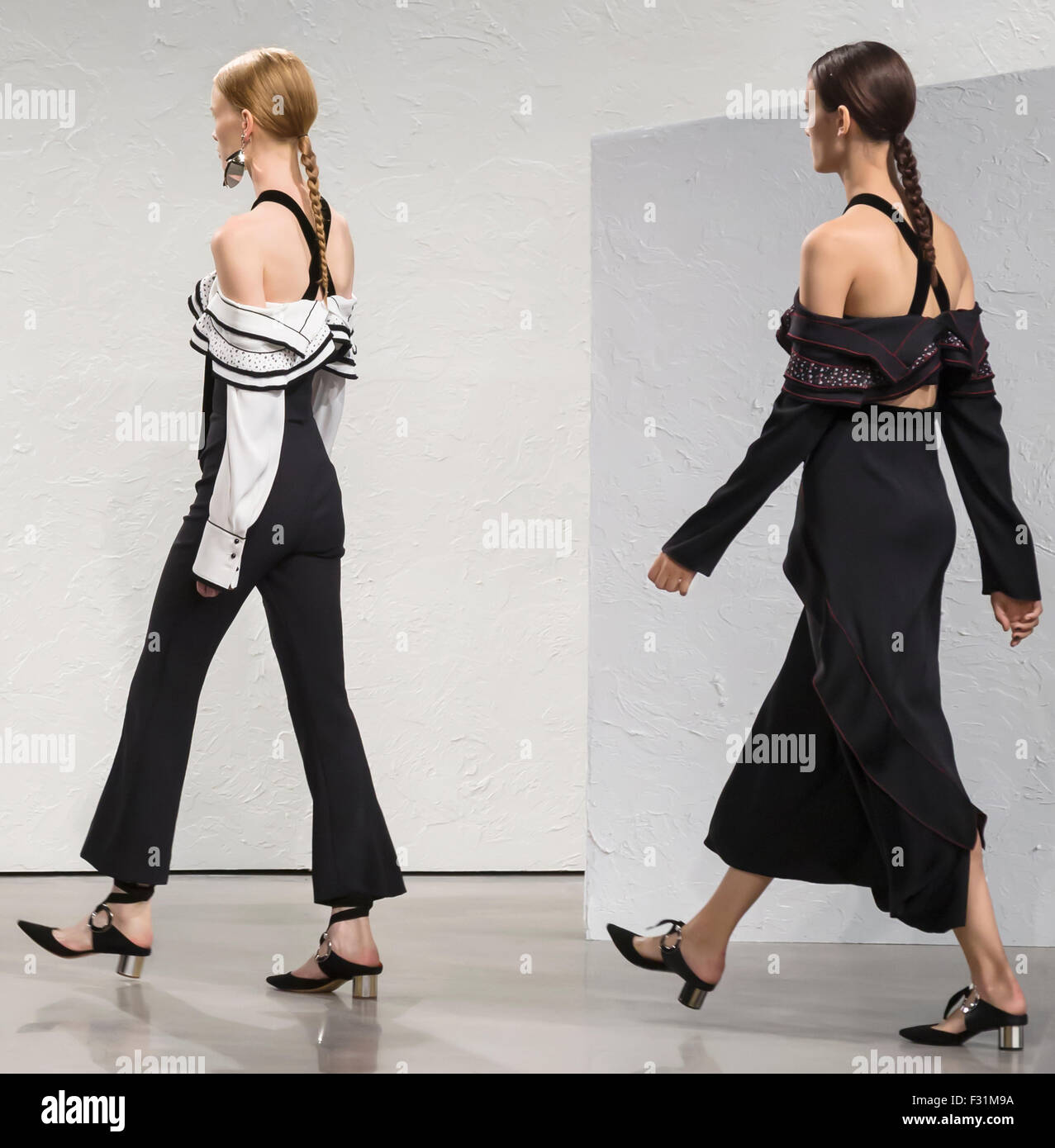 New York, NY - 16 septembre 2015 : Modèles à pied la piste à l'Proenza Schouler fashion show pendant le printemps été 2016 Nouveau Banque D'Images