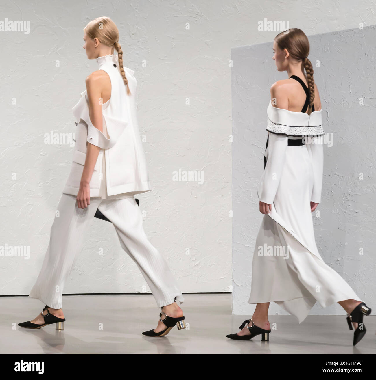 New York, NY - 16 septembre 2015 : Modèles à pied la piste à l'Proenza Schouler fashion show pendant le printemps été 2016 Nouveau Banque D'Images